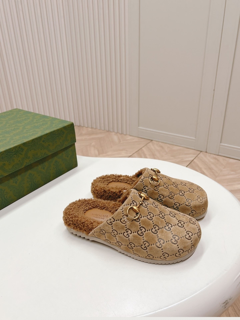 G*u*i slippers